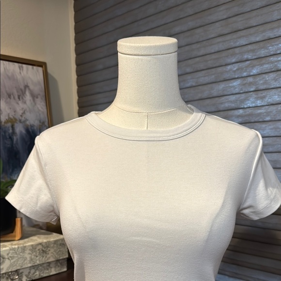 Abound Stretchy White Crew Neck Crop Top for Women. Size Small - Picture 3 of 6